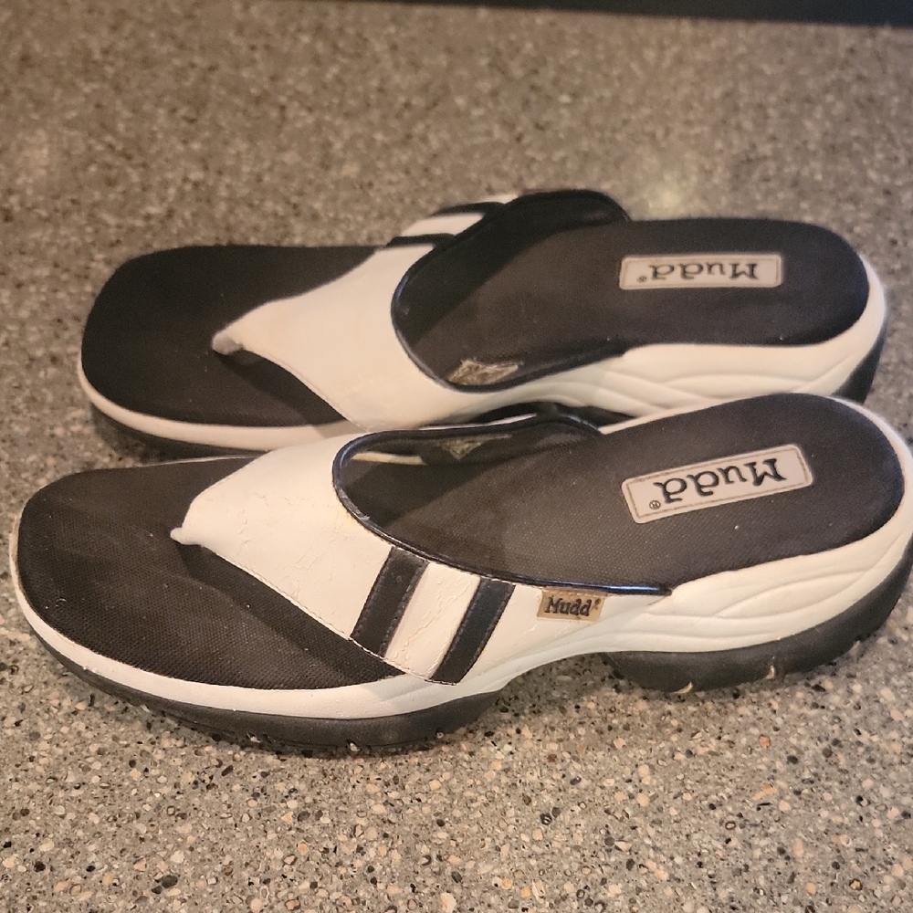 Mudd Women's Two-Tone Sandals